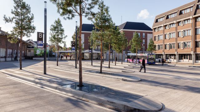 Uitvoering busplein station Roermond