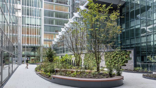 Nieuw: de patio in het World Trade Center in Amsterdam